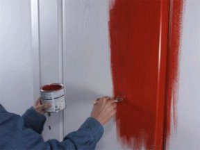 Как покрасить деревянную дверь своими руками?